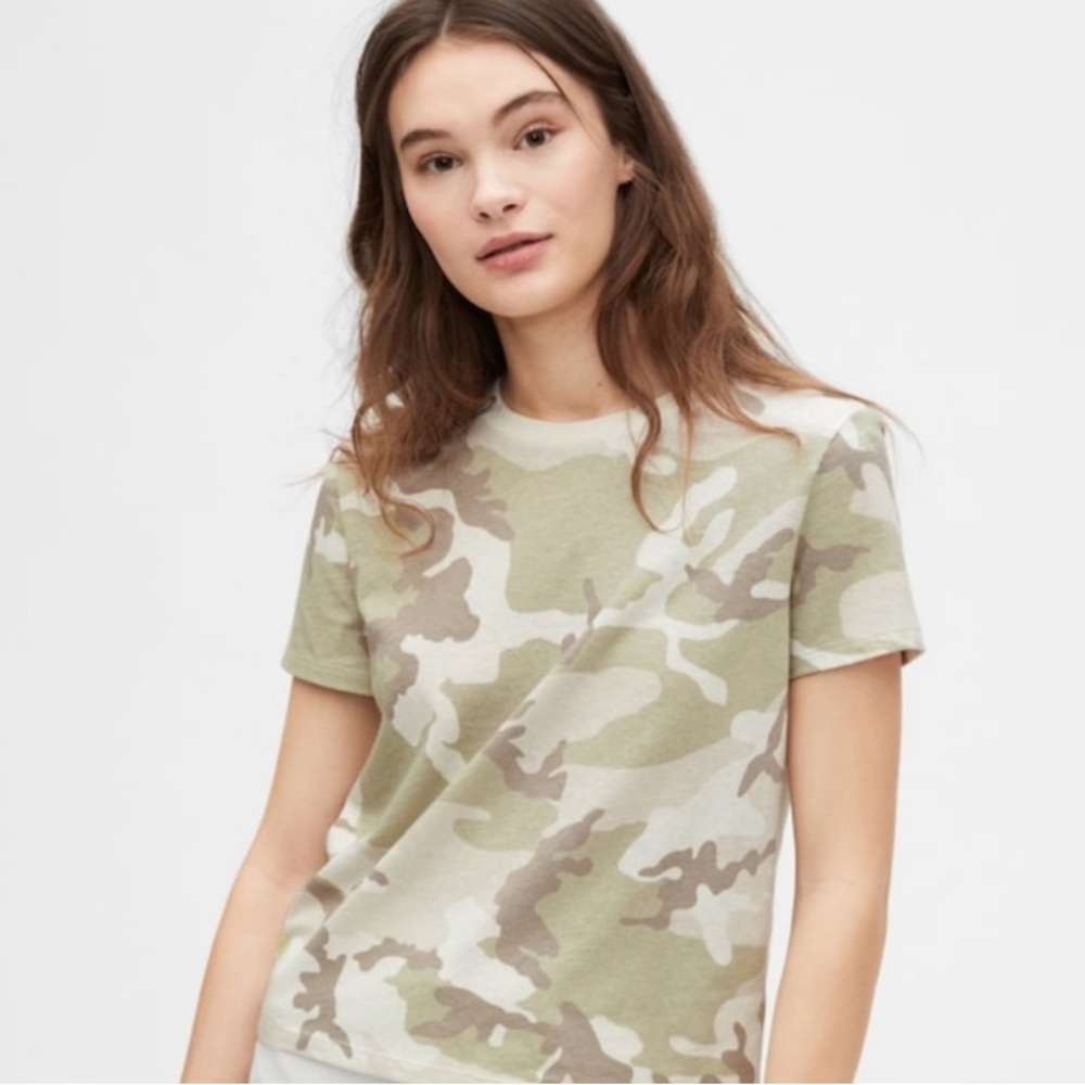 GAP Women's Short-Sleeve Camo Tee in Olive and Beige
